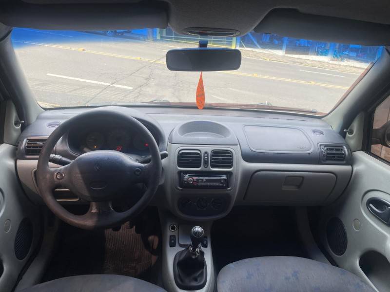 RENAULT - CLIO - 2005/2005 - Cinza - R$ 18.900,00