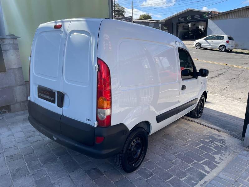 RENAULT - KANGOO - 2014/2015 - Branca - R$ 43.900,00