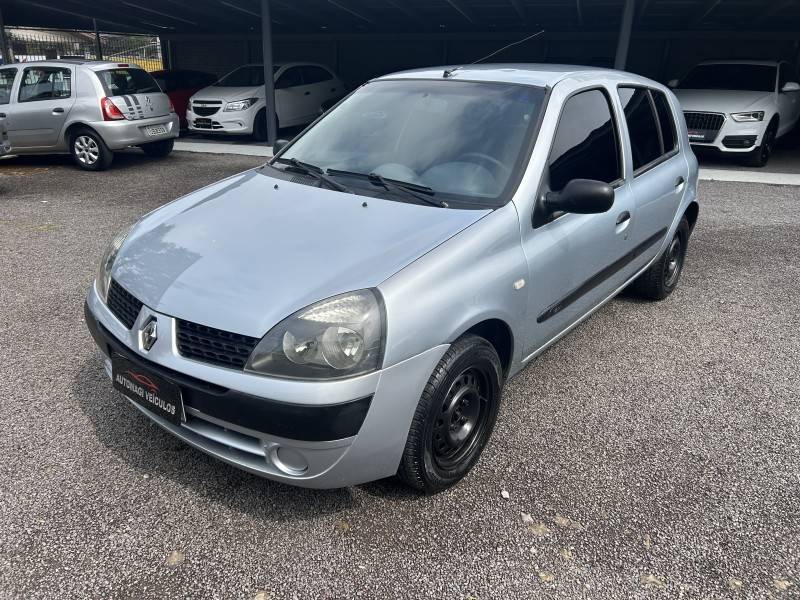 RENAULT - CLIO - 2004/2005 - Prata - R$ 18.900,00