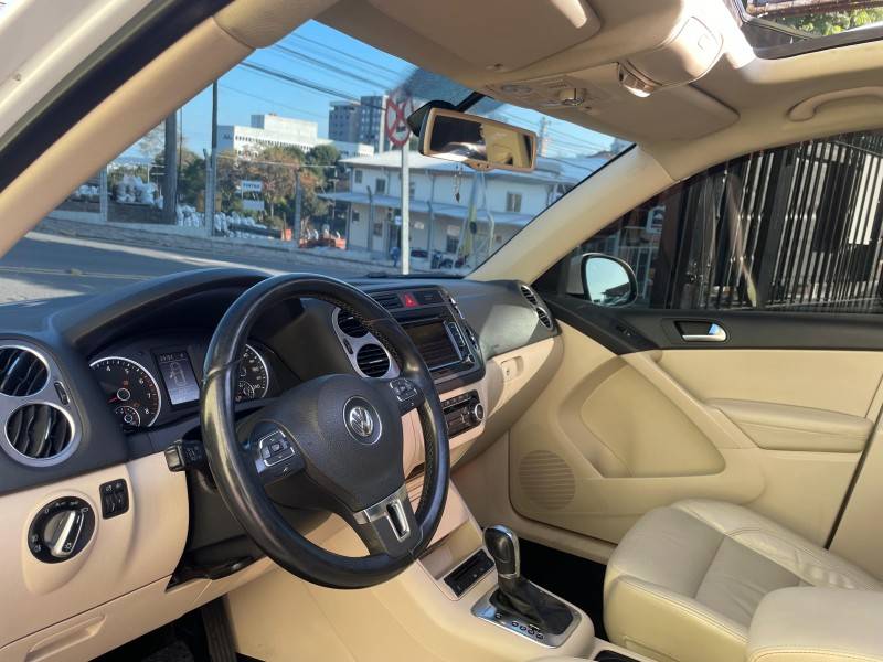 VOLKSWAGEN - TIGUAN - 2011/2011 - Branca - R$ 60.900,00