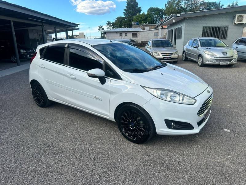 FORD - FIESTA - 2014/2015 - Branca - R$ 54.900,00