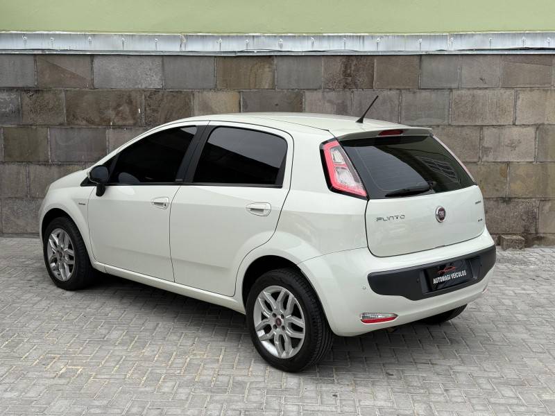 FIAT - PUNTO - 2014/2014 - Branca - R$ 41.900,00