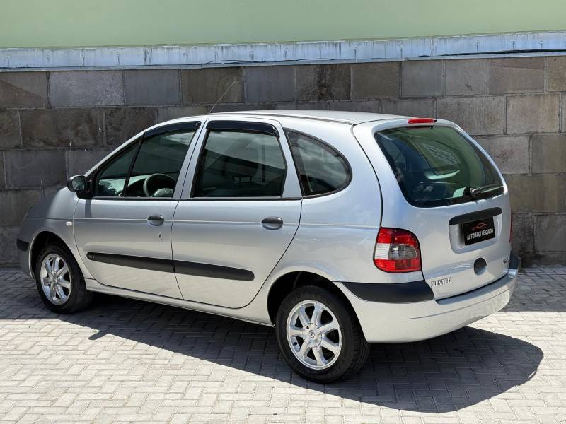 RENAULT - SCÉNIC - 2010/2011 - Prata - R$ 27.900,00