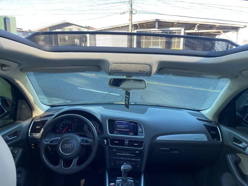 AUDI - Q5 - 2015/2016 - Preta - R$ 110.900,00