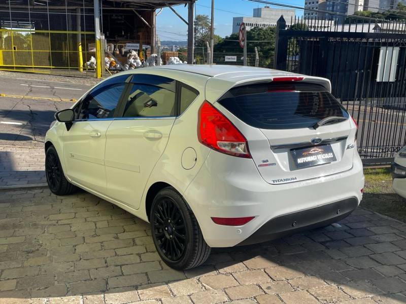 FORD - FIESTA - 2015/2015 - Branca - R$ 54.900,00