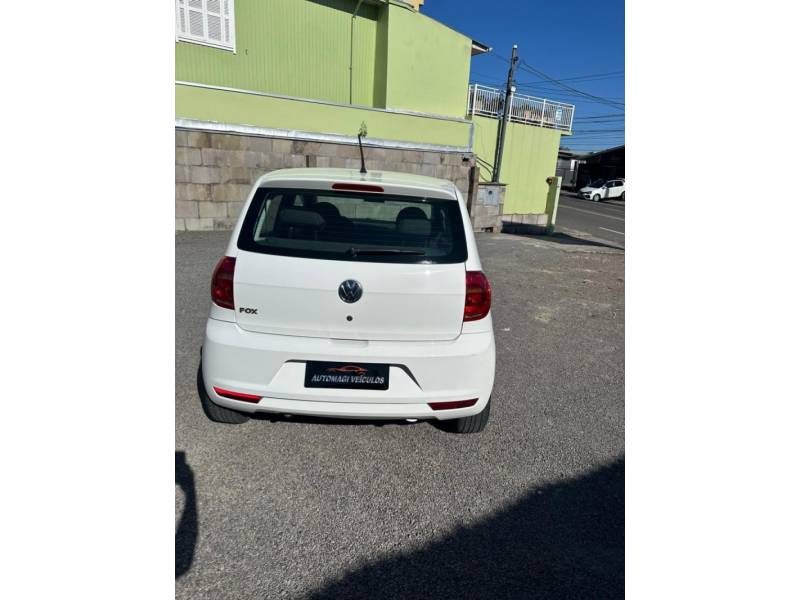 VOLKSWAGEN - FOX - 2013/2013 - Branca - R$ 33.900,00