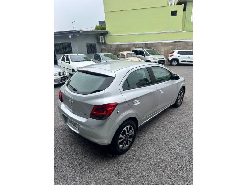 CHEVROLET - ONIX - 2016/2016 - Prata - R$ 58.900,00