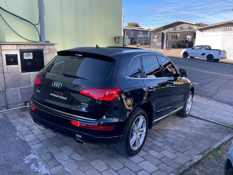 AUDI - Q5 - 2015/2016 - Preta - R$ 110.900,00