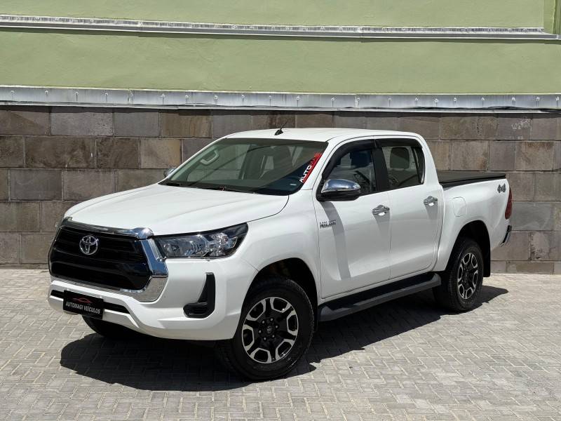 TOYOTA - HILUX - 2021/2021 - Branca - R$ 173.900,00