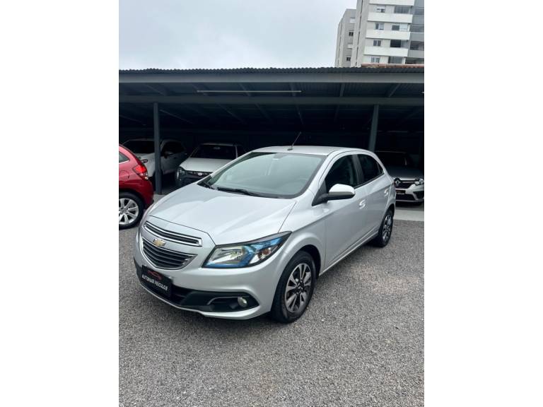 CHEVROLET - ONIX - 2016/2016 - Prata - R$ 58.900,00