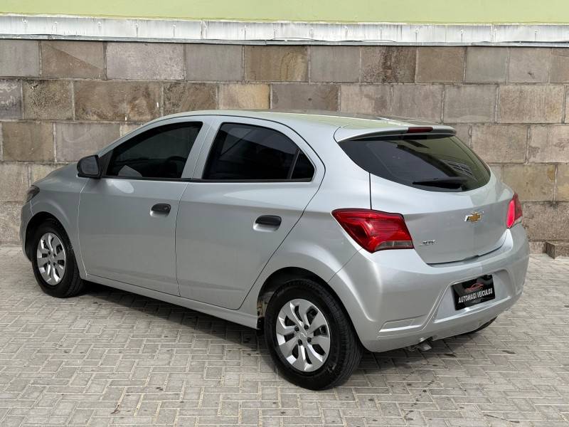 CHEVROLET - ONIX - 2020/2020 - Prata - R$ 54.900,00