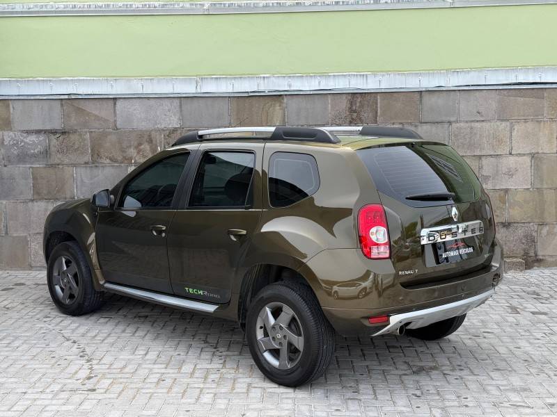 RENAULT - DUSTER - 2013/2014 - Verde - R$ 53.900,00