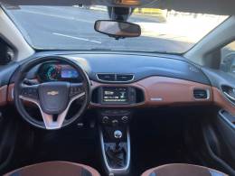 CHEVROLET - ONIX - 2016/2017 - Branca - R$ 64.900,00