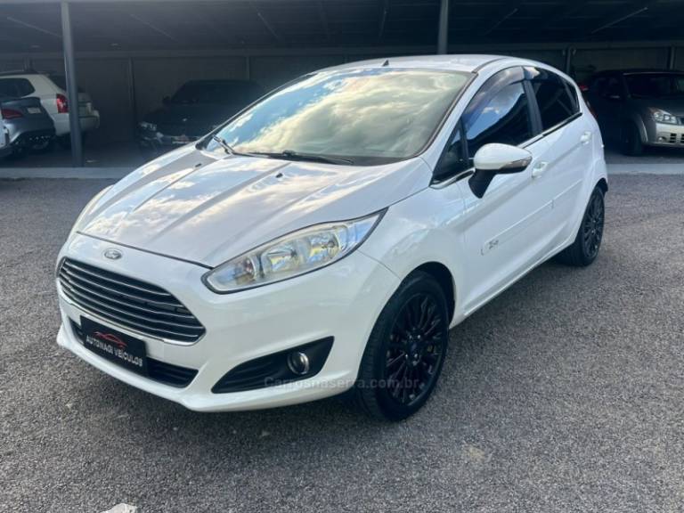 FORD - FIESTA - 2014/2015 - Branca - R$ 54.900,00