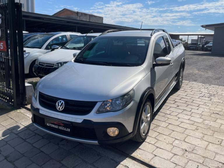 VOLKSWAGEN - SAVEIRO - 2013/2013 - Prata - R$ 58.900,00