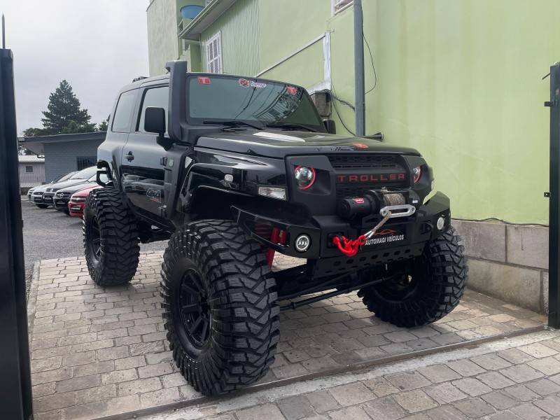 TROLLER - T4 - 2015/2015 - Preta - R$ 239.900,00