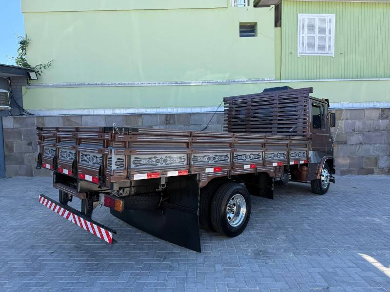 MERCEDES-BENZ - 708 - 1988/1988 - Bege - R$ 119.900,00