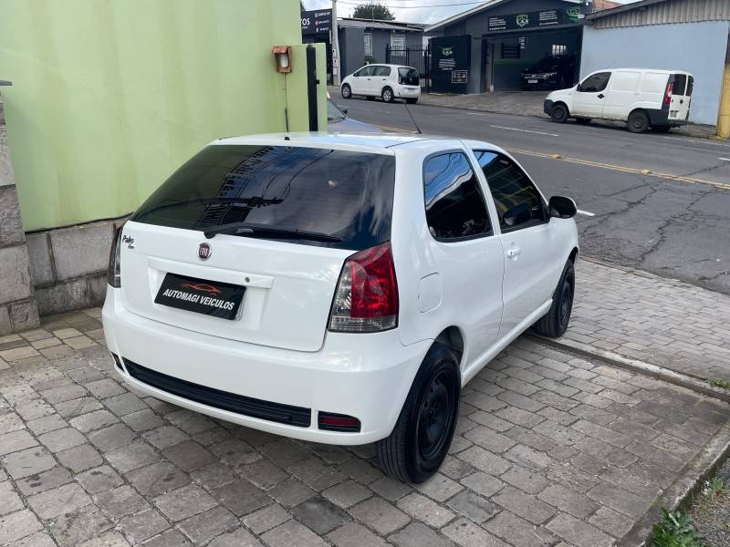 FIAT - PALIO - 2015/2015 - Branca - R$ 25.900,00