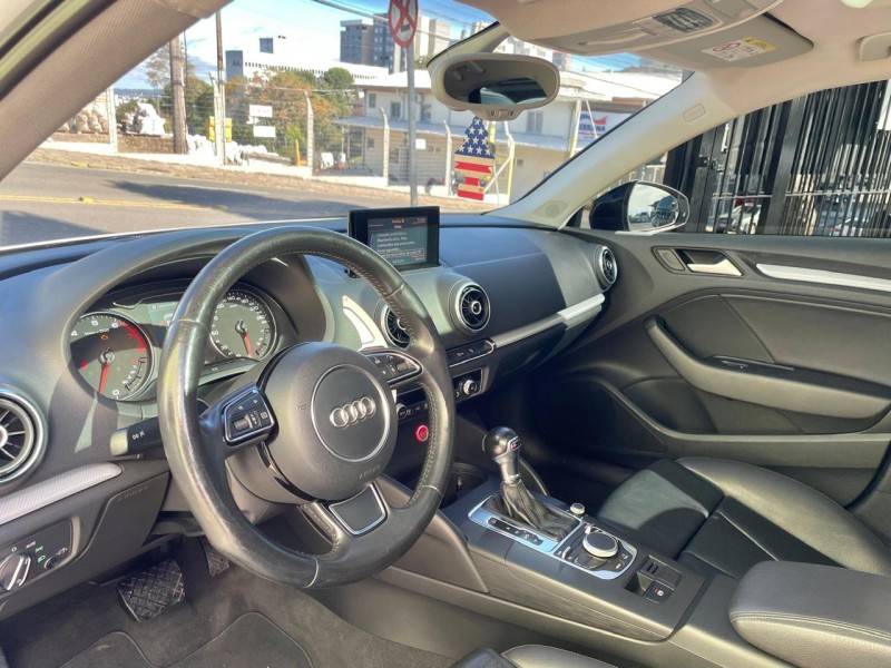 AUDI - A3 - 2015/2015 - Branca - R$ 97.900,00