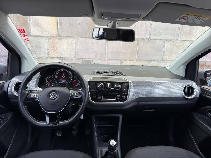VOLKSWAGEN - UP - 2018/2018 - Preta - R$ 63.900,00