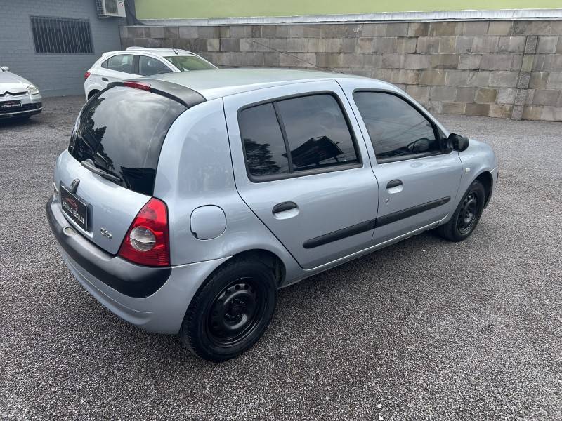 RENAULT - CLIO - 2004/2005 - Prata - R$ 18.900,00