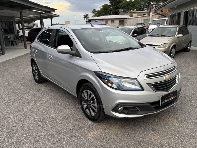 CHEVROLET - ONIX - 2015/2016 - Branca - R$ 58.900,00