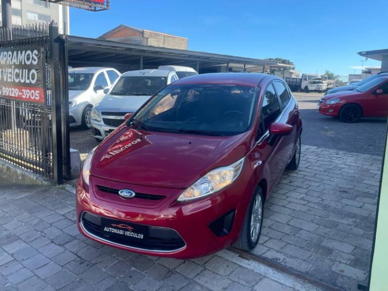 FORD - FIESTA - 2012/2012 - Vermelha - R$ 38.900,00