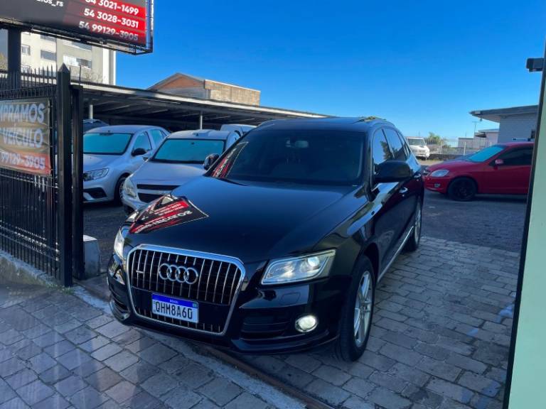 AUDI - Q5 - 2015/2016 - Preta - R$ 110.900,00