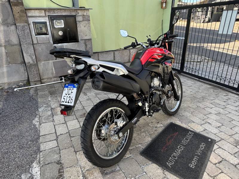 YAMAHA - XTZ 250 - 2023/2023 - Vermelha - R$ 26.900,00