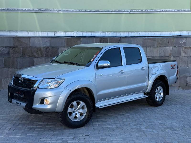 TOYOTA - HILUX - 2012/2013 - Prata - R$ 125.900,00