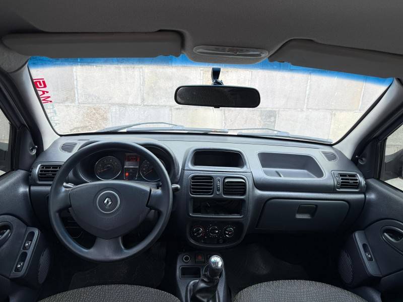 RENAULT - CLIO - 2013/2014 - Prata - R$ 31.900,00
