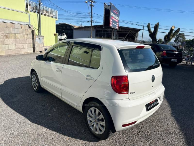 VOLKSWAGEN - FOX - 2013/2013 - Branca - R$ 33.900,00