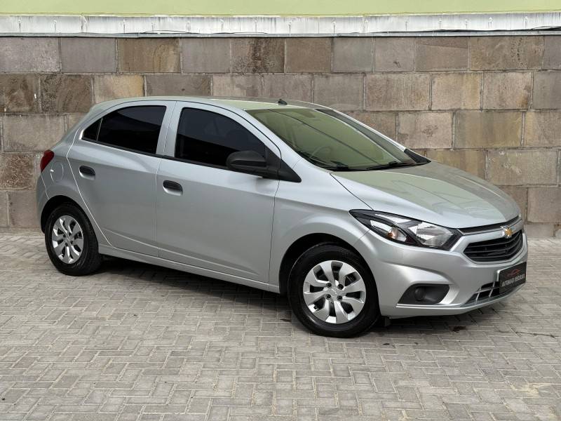 CHEVROLET - ONIX - 2020/2020 - Prata - R$ 54.900,00