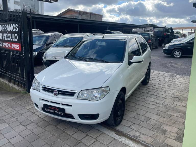 FIAT - PALIO - 2015/2015 - Branca - R$ 25.900,00
